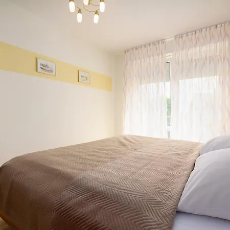 Promenade 18 Lord Nelson Schonberger Strand